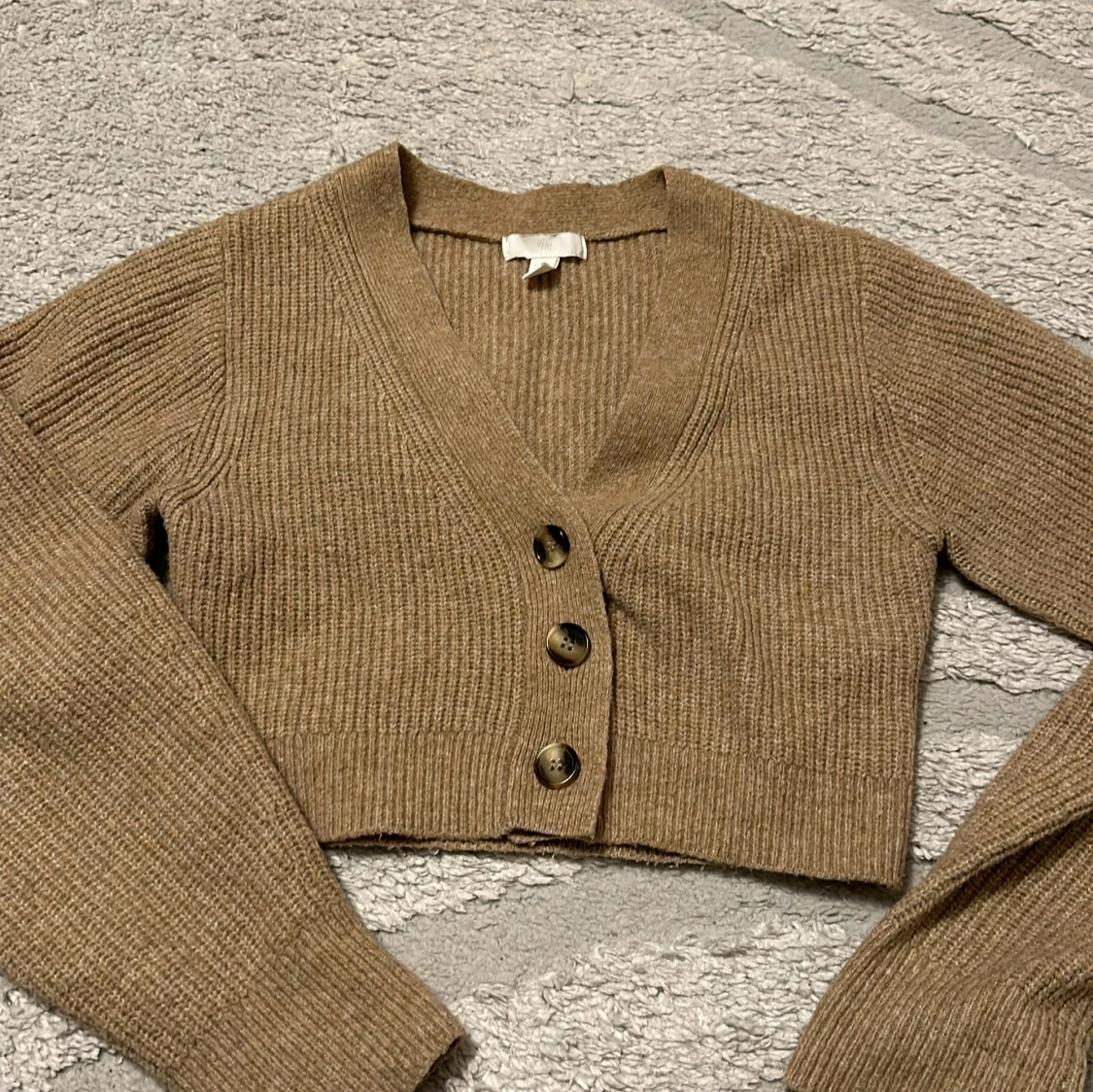 Beige ribbad croppad kofta