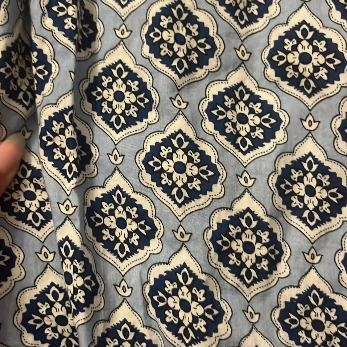 Blå långkjol med mönster och snörning - 2