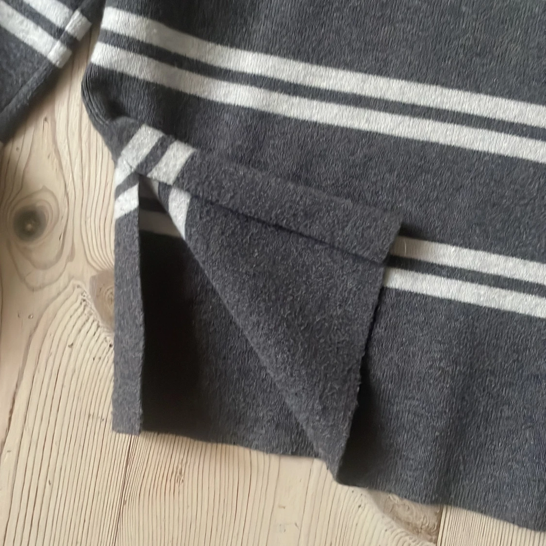 Randig grå tröja från Aware - 4