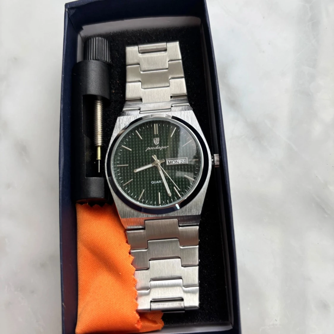 POEDAGAR herrklocka med grön urtavla - 92