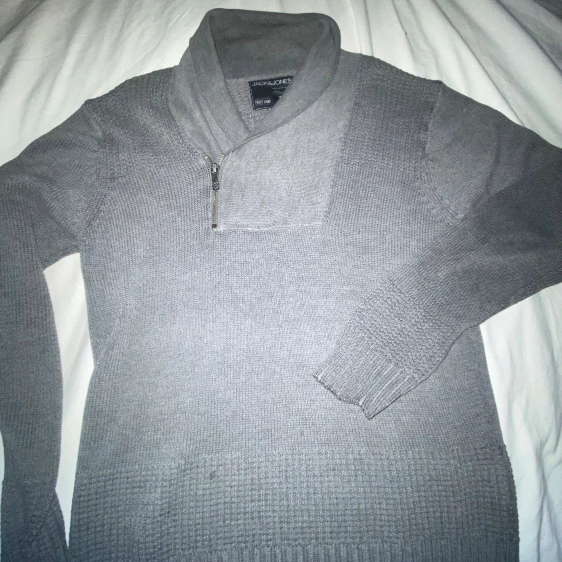 Grå stickad tröja från Jack & Jones - 1