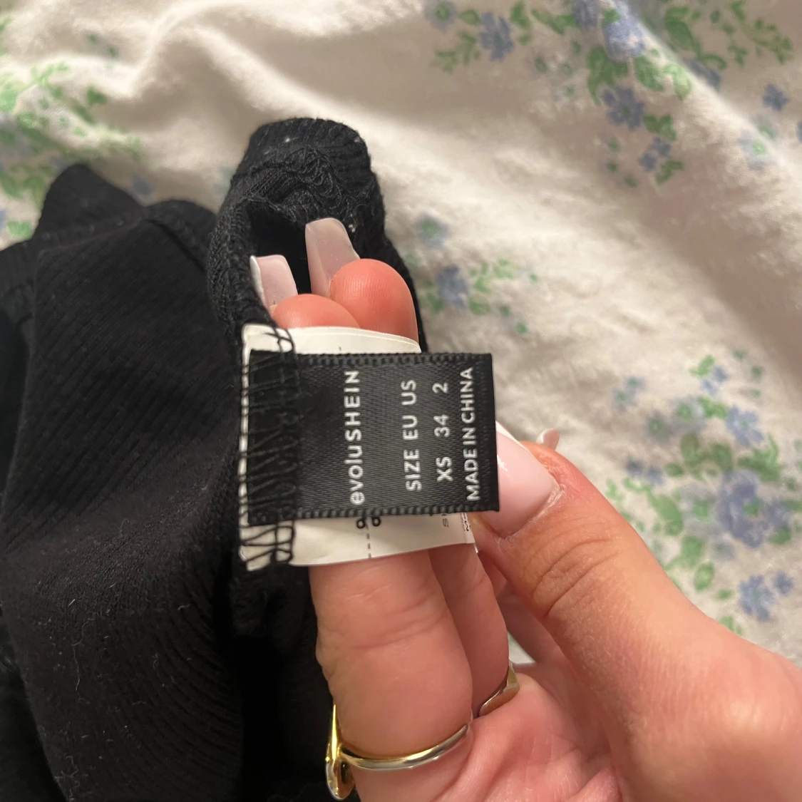 Svart croppad topp från SHEIN - 2