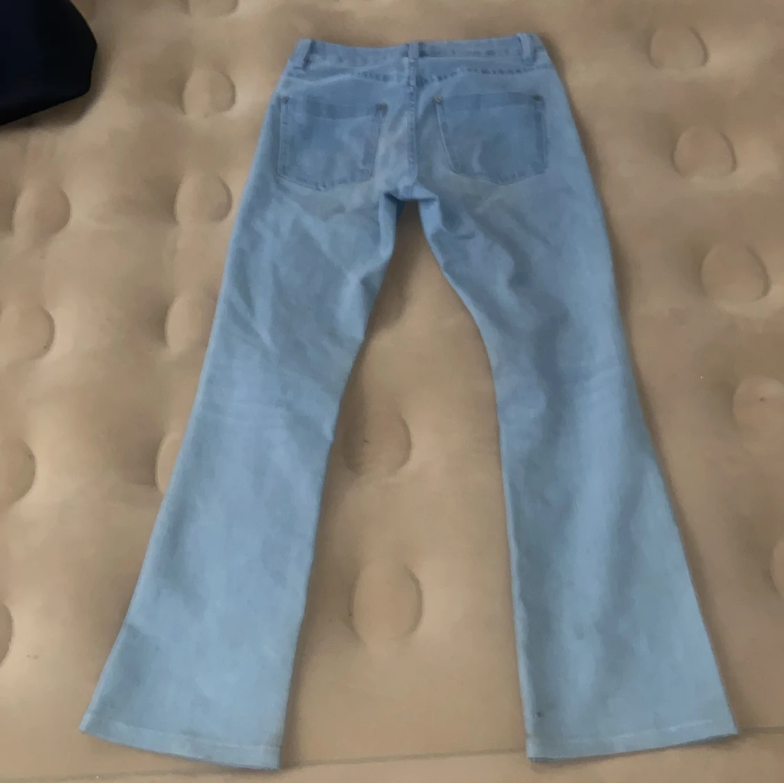 Ljusblå bootcut jeans från Ellos - 1