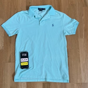 Polo Ralph Lauren Piké - Hej! Säljer nu min sprillans nya Ralph lauren pike. Riktigt fin och unik färg som är perfekt till sommaren. Skriv privat vid minsta lilla fundering!