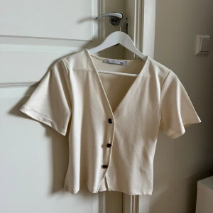 Top med knappar  - Kommer inte till användning, endast använd 1-2 gånger.🩷