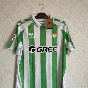 Antony Real Betis - Snygg tröja med Antony(The Goat) på ryggen. Tröjan främjar bra kvalitet och en tröja av historia