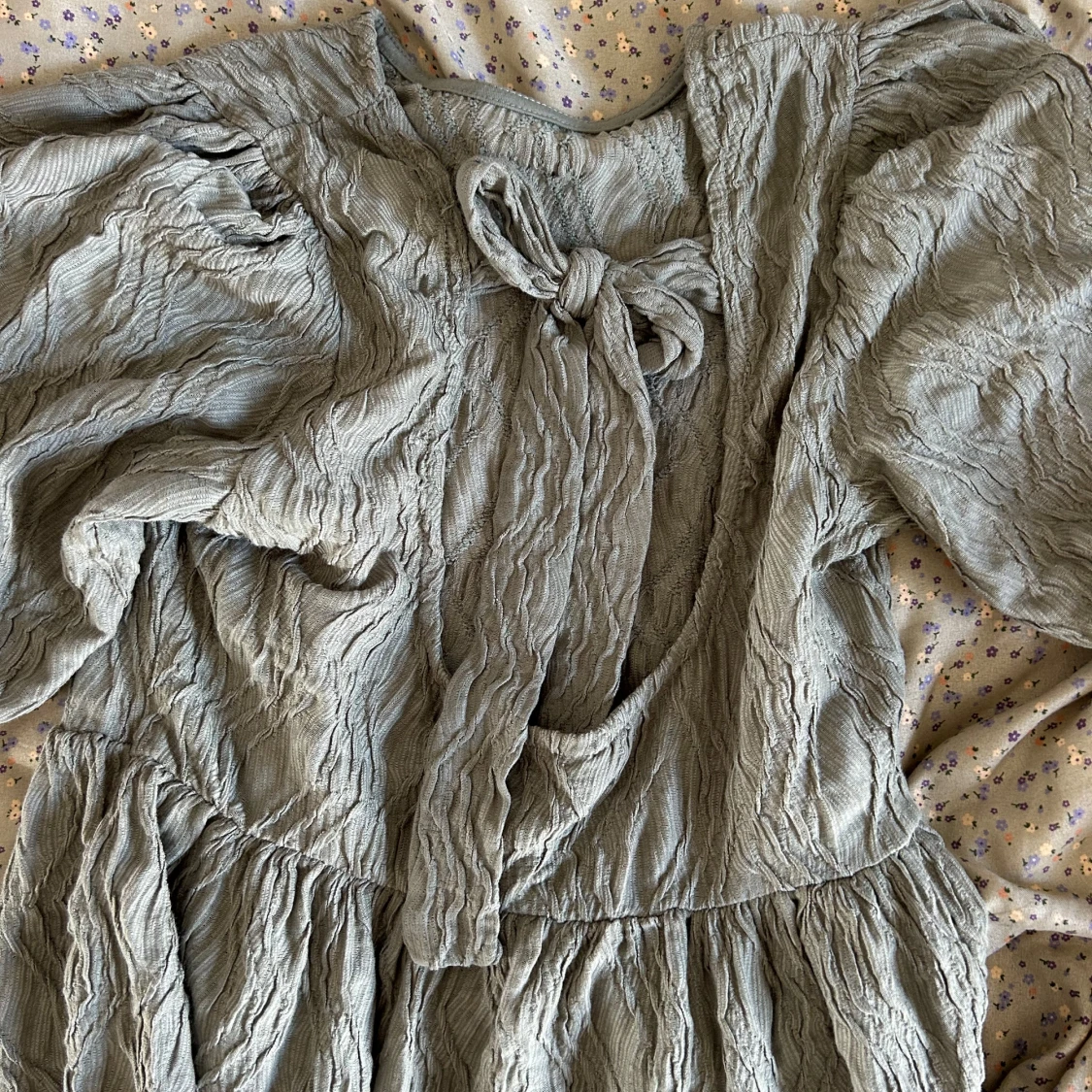 Grön blus från Gina Tricot - 1