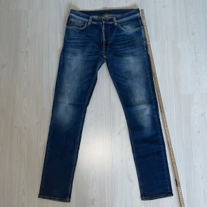 Nudie Jeans Lean Dean - Tja säljer nu ett par Nudie ”Lean Dean” Jeans i storlek W32 för endast 399kr! Pris är ej hugget i sten hör av er i dm vid funderingar 🙌