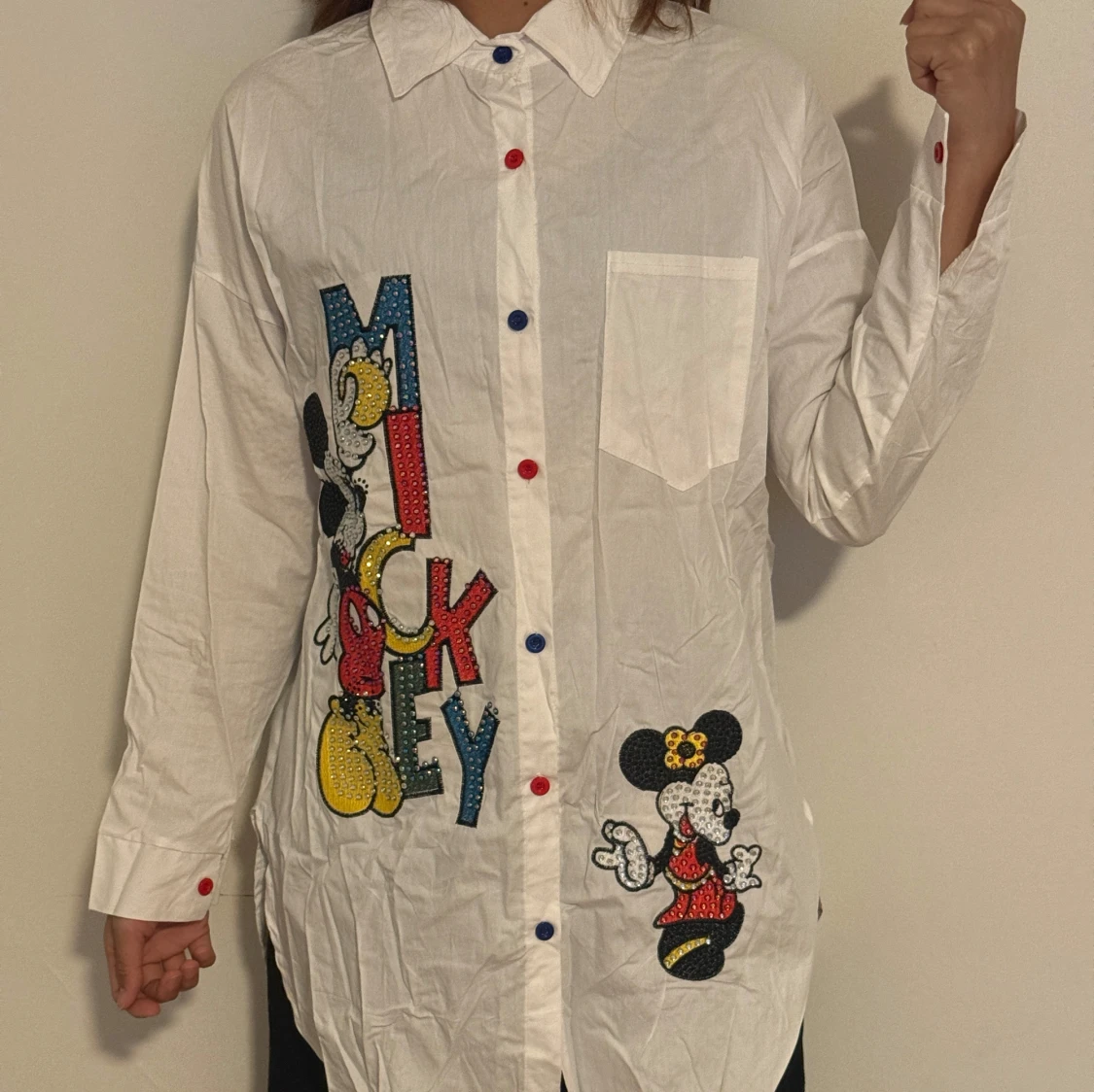 Vit skjorta med Mickey & Minnie Mouse tryck  - 2