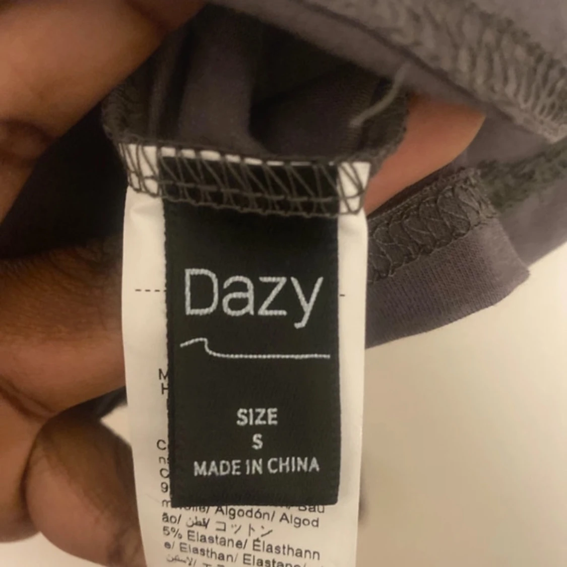 Grå halterneck topp med hjärtdetalj - 4