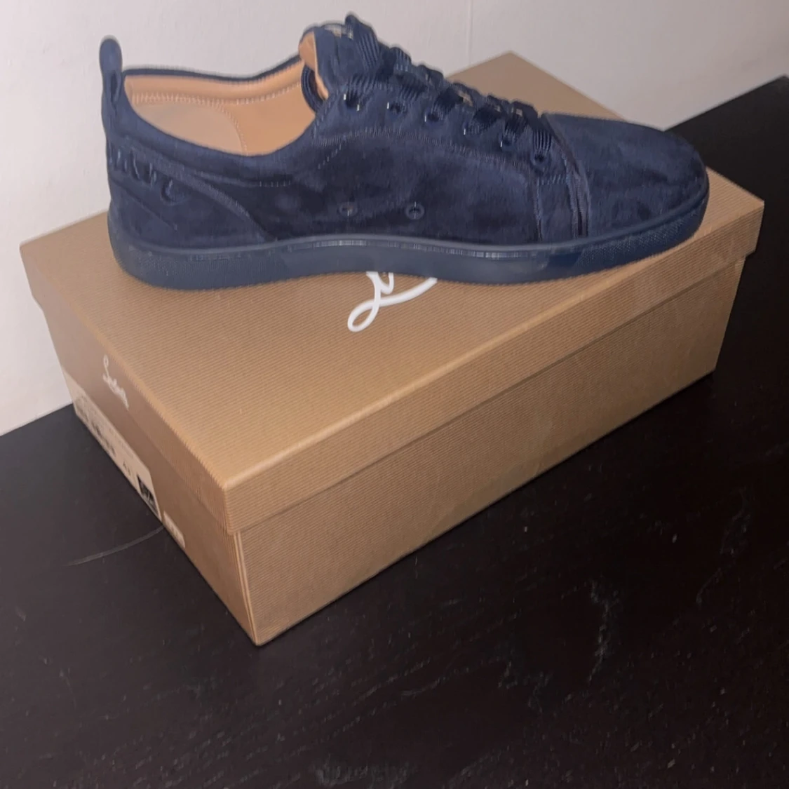 Mörkblå mocka sneakers från Louboutin - 1