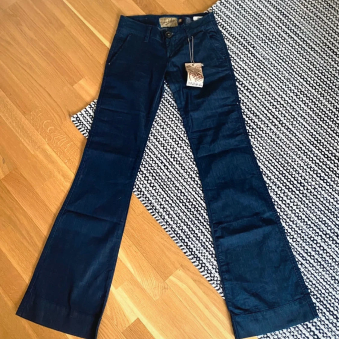 Mörkblå bootcut jeans från Replay - 1