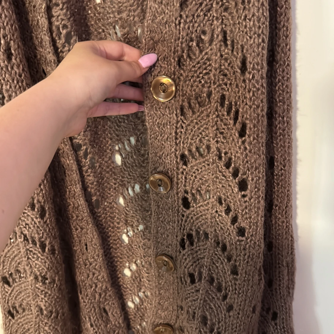 Brun lång stickad väst med knappar - 1