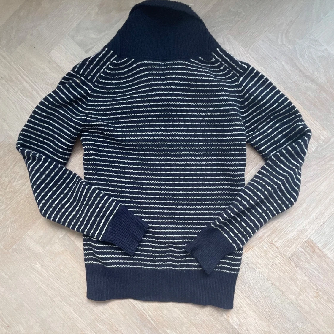 Randig blå ulltröja från Sacoor Brothers - 1