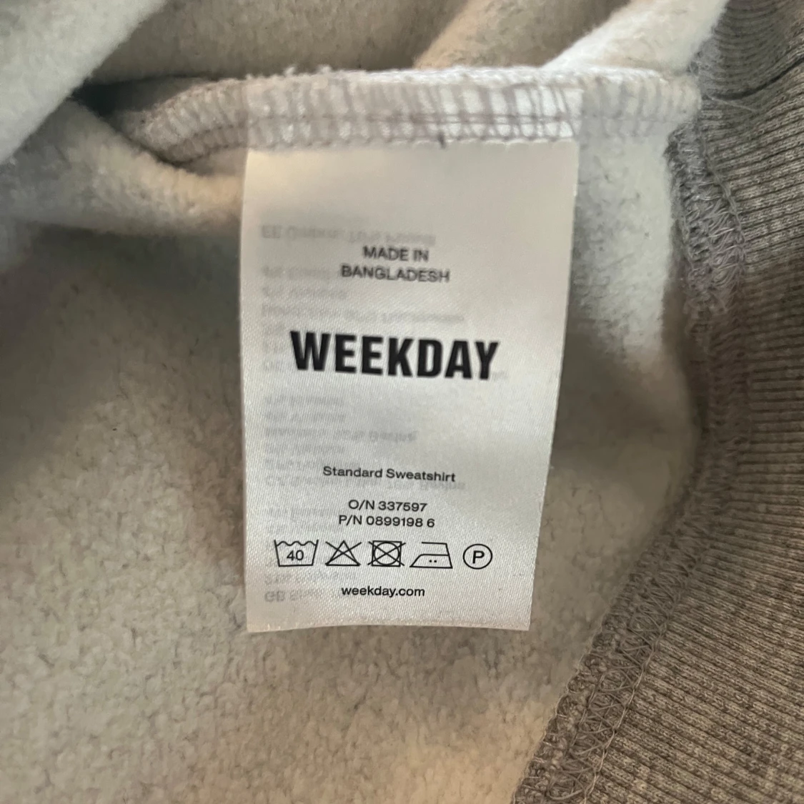 Grå sweatshirt från Weekday - 3