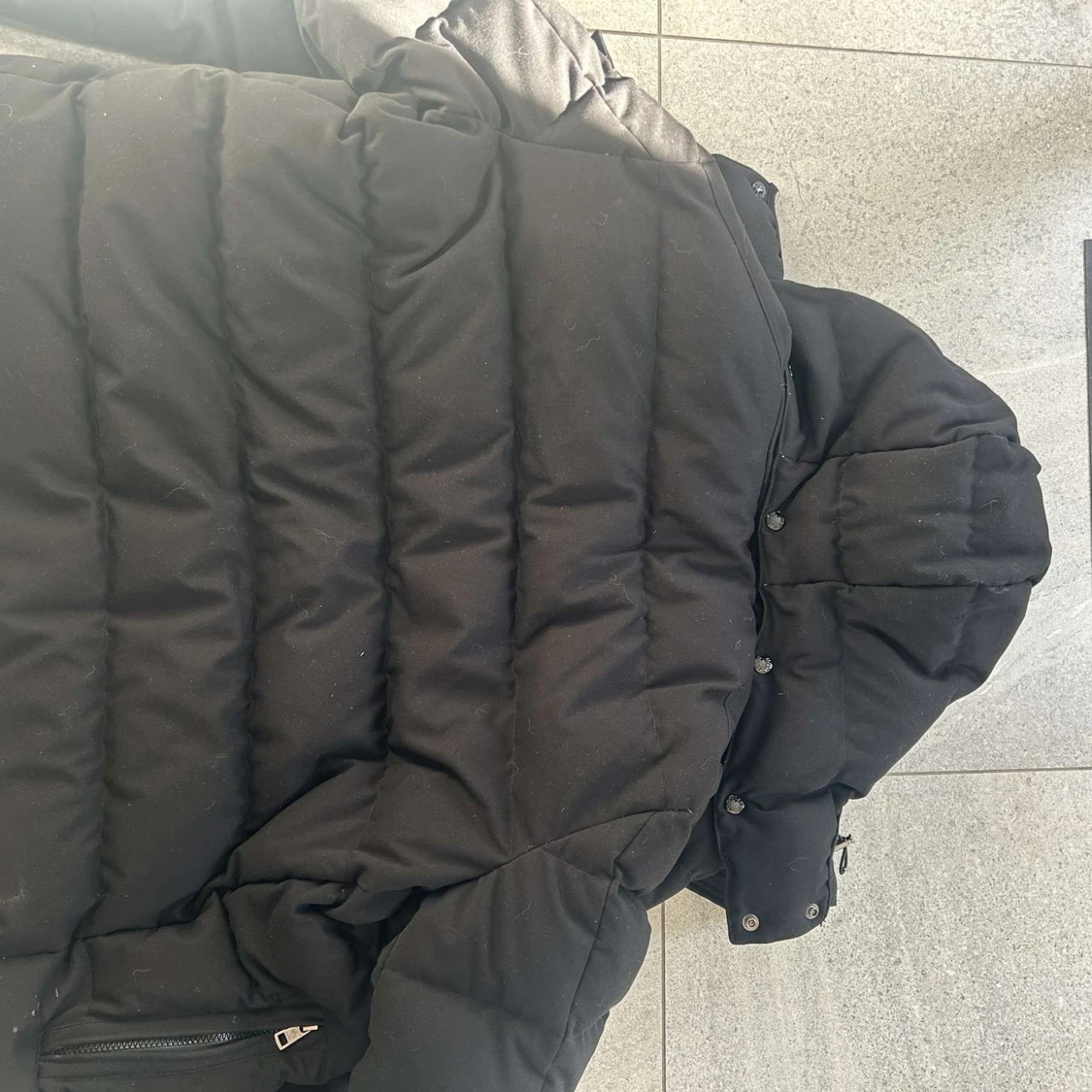 Svart dunjacka från Moncler - 2