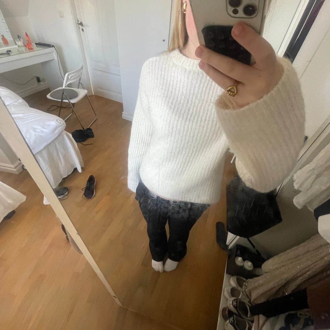 Vit stickad kofta med knyt - 2