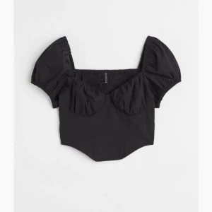 Topp - Använd ett fåtal gånger, nypris 150kr, liten i storlek!🌸☺️