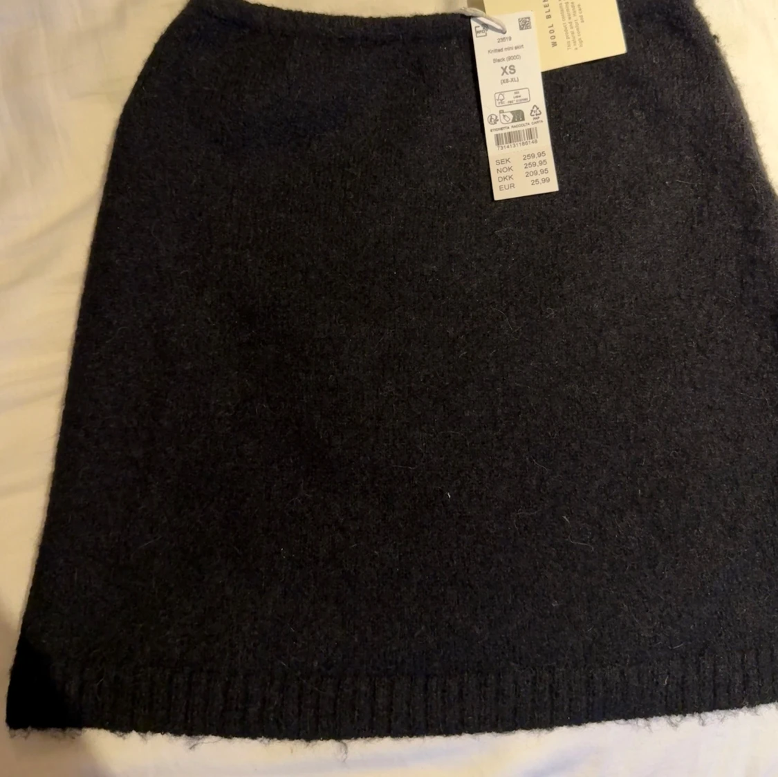 Svart stickad kjol - 2