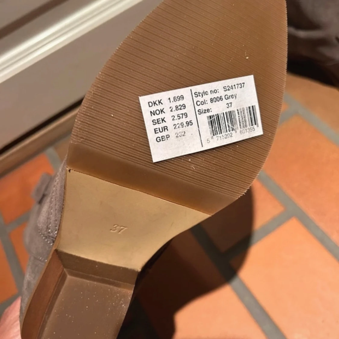 Nya Sofie Schnoor boots i finaste greige mocka - 1