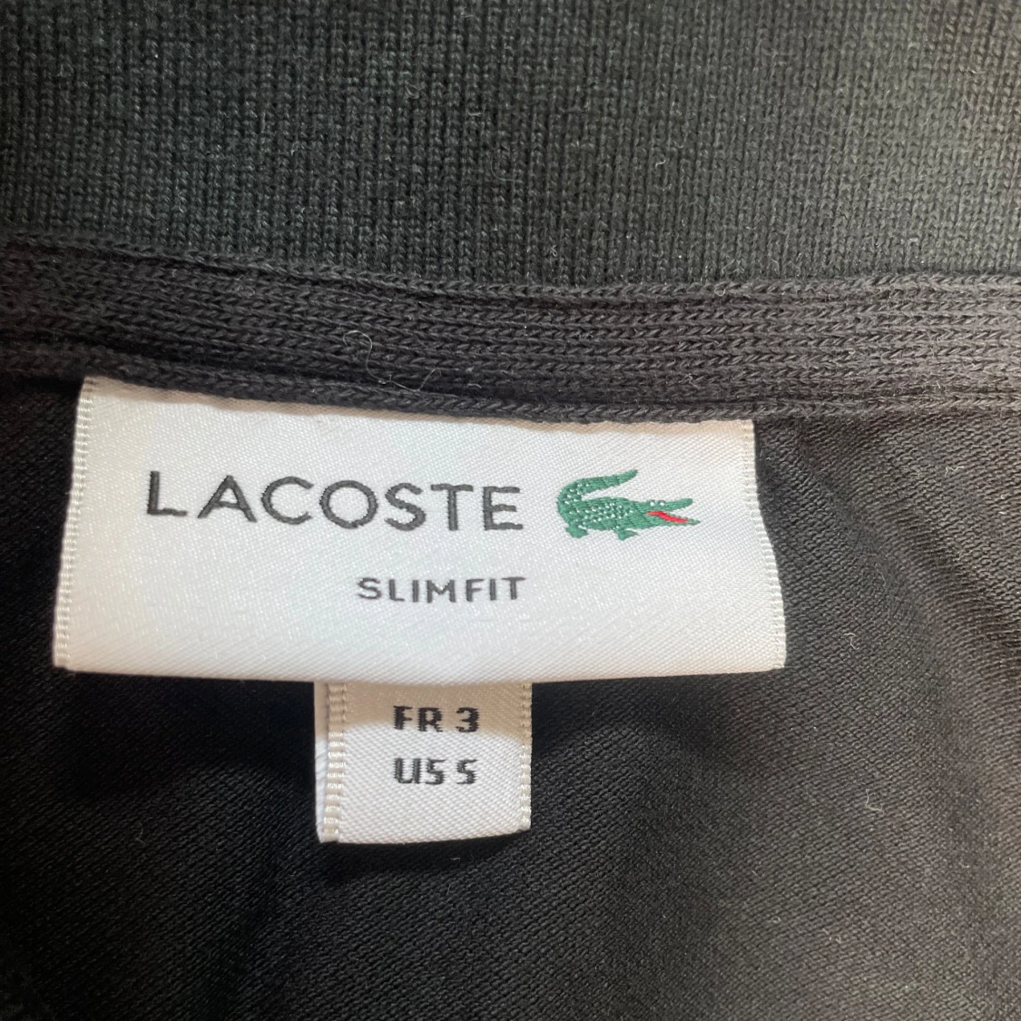 Svart pikétröja från Lacoste - 3