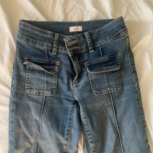 Blå jeansbyxor från Nelly - Jeans från Nelly 💞 säljs på g av att jag fick 2 tyckena när jag fyllde år. 