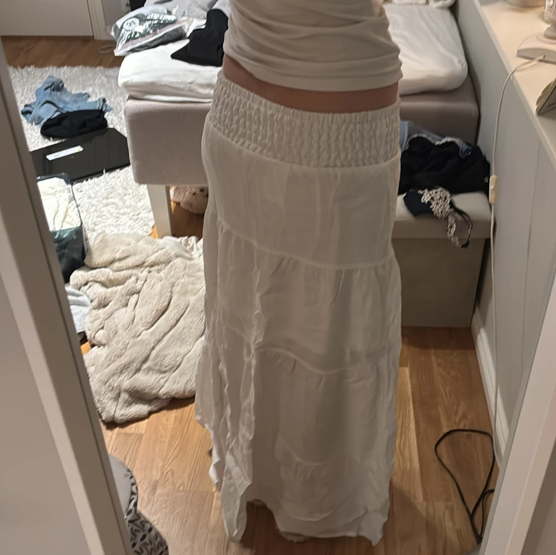 Vit långkjol med resårmidja - 3