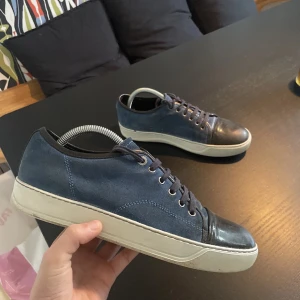 Mörkblåa Lanvins -  Intresse koll skriv om jag ska köpa in något ch säg pris vad ni Ksk vill köpa skorna för