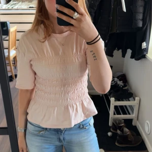 Tröja - Säljer en fin tröja från other stories😃använd få gånger.  Nypris 500kr