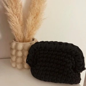 Svart Clutch från Clutché - Super fin handgjord Clutch skriv för fler bilder 🩷