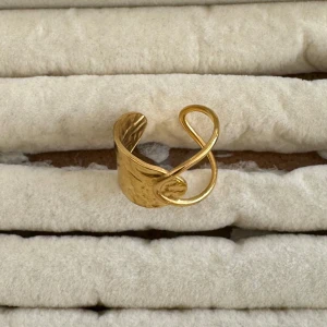 Rostfritt stål ring  - Alla som köper minst två ringar får en slumpmässig vald ring på köpet. Vid köp över tre ringar får man välja ringen som kommer på köpet🛍️🛍️