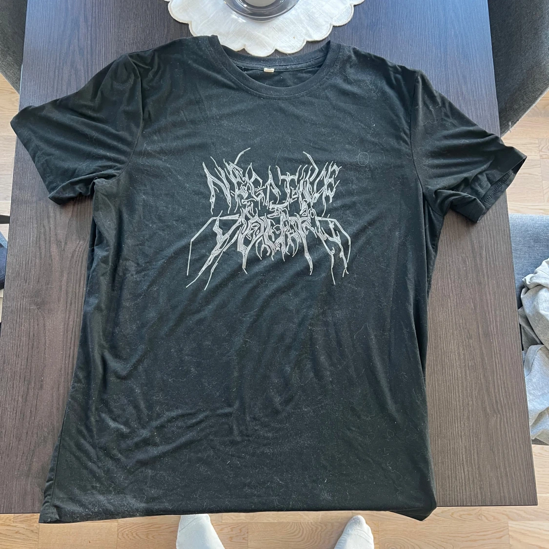 Svart t-shirt med Y2k tryck