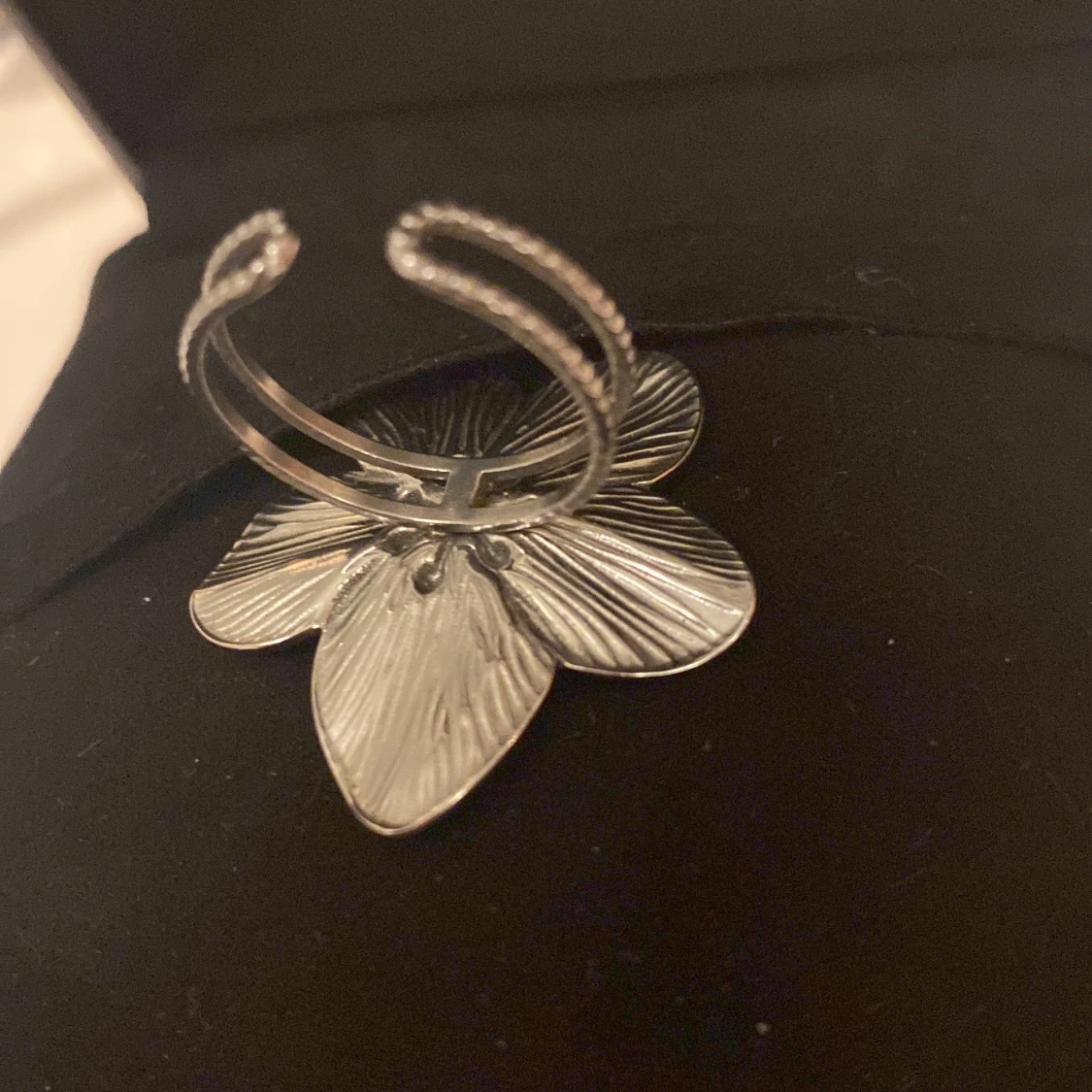 Silverfärgad blomring❤️ - 2
