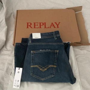 Replay Grover  - Hej! Säljer nu mina replay jeans som inte kom till andvändning. Jeansen är helt nya och alla taggar sitter kvar samt original paketeringen. Bara att höra av sig om funderaringar!🙃