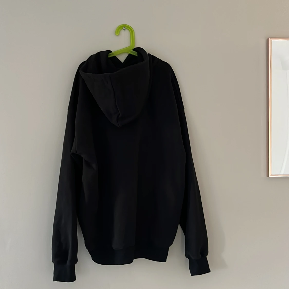 Svart Tupac hoodie från Pull&Bear - 1