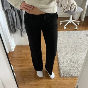 Lågmidjade kostymbyxor  - Ett par superfina kostymbyxor med inga defekter alls💞Midjemått:37 cm , Innerbenslängd:78 cm