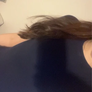 Mörkblå t-shirt från Intimissimi - Säljer en mörkblå intimissmi T-shirt💗