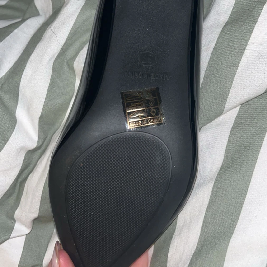 Svarta pumps med spetsig tå - 1