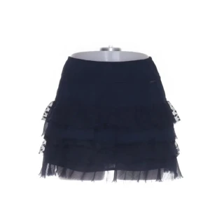 Svart kjol med volanger från Hollister - Snygg svart kjol från Hollister med volanger och detaljer, Superfin till sommaren! Den har inga större tecken på användning💗