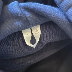 Arket hoodie - Fin Arket hoodie i bra skick! Hör av er vi intresse! 