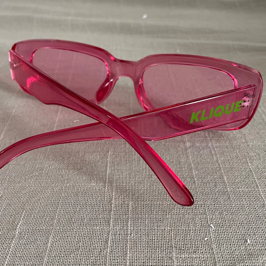 Rosa solglasögon från Klique - 1