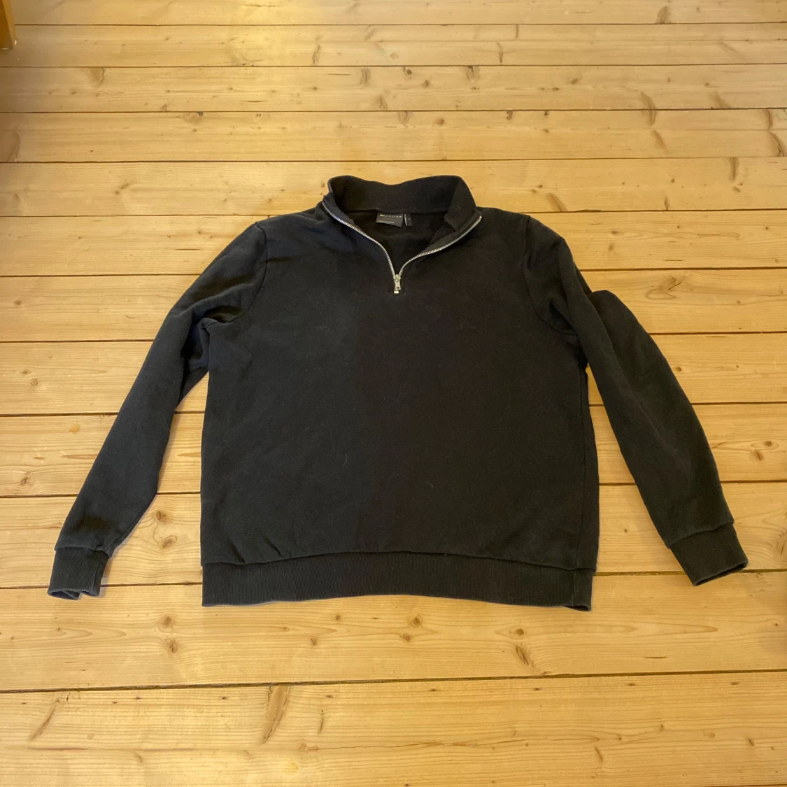 Svart tröja med dragkedja - Gott skick!