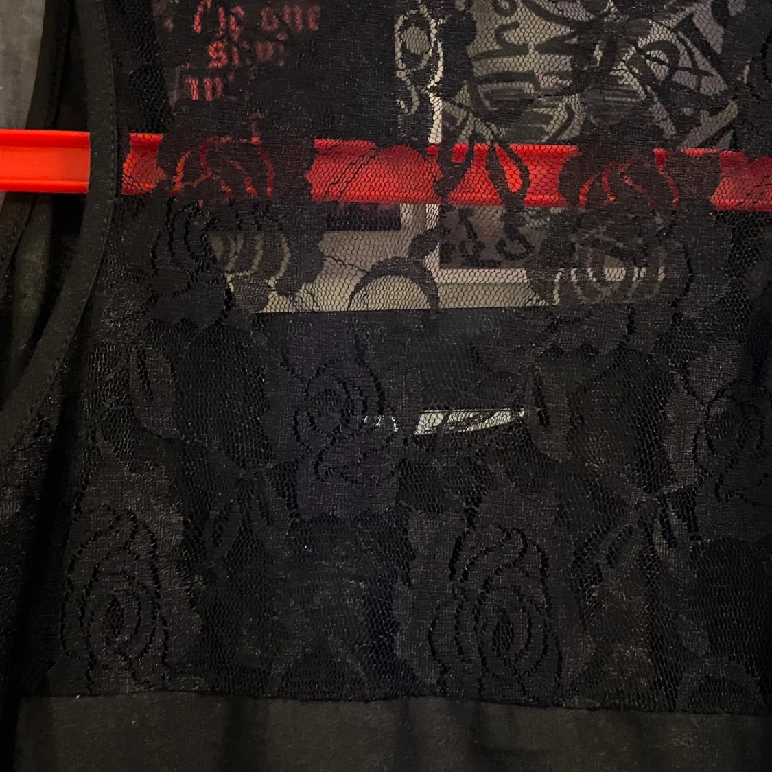 Svart linne med dödskalle - 2