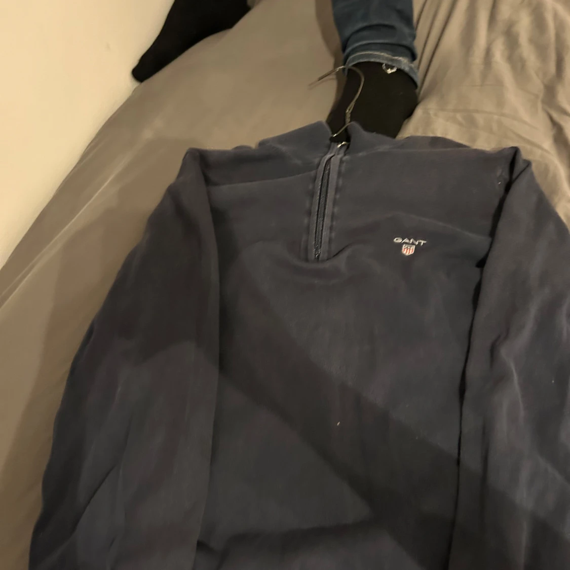 Mörkblå tröja med dragkedja från GANT - 1