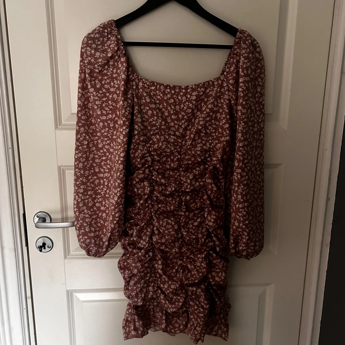 Brun blommig klänning från Shein