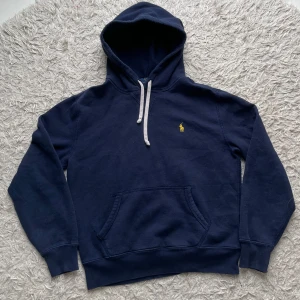 Ralph lauren hoodie - Snygg Ralph lauren hoodie i mycket bra skick. 
