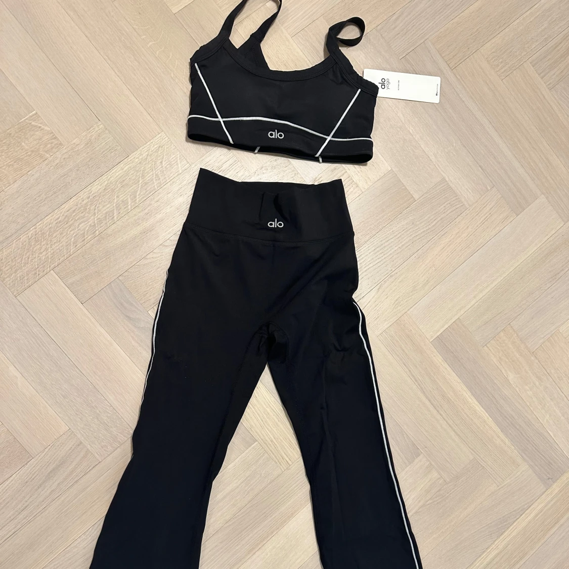 Svart träningsset från Alo - 1