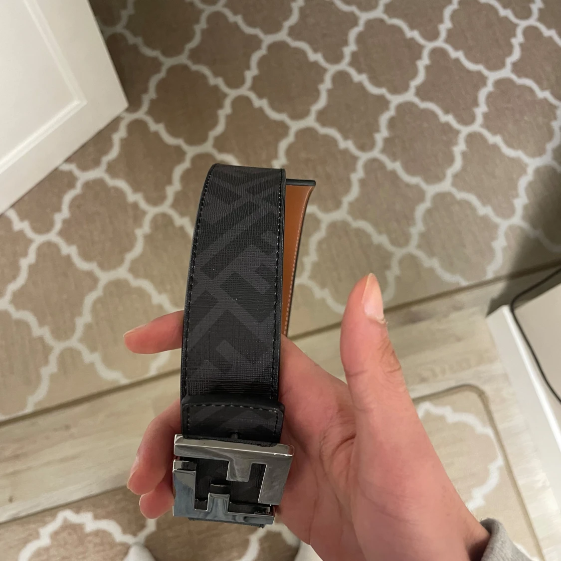 Svart bälte från Fendi med silverdetaljer - 3