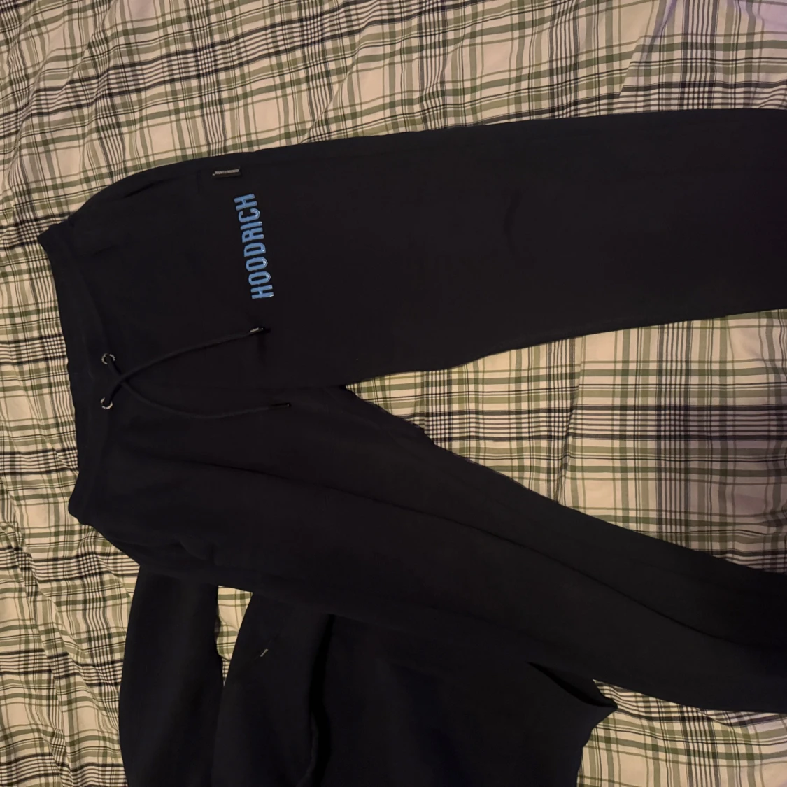 Svart hoodie från Hoodrich - 1