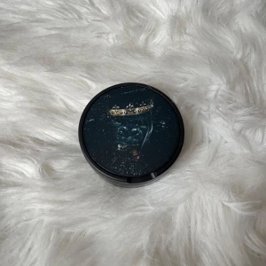 Svart förvaringsdosa med valfri design  - Apa-dosan✨Perfekt för att förvara småsaker eller som en dekorativ detalj.